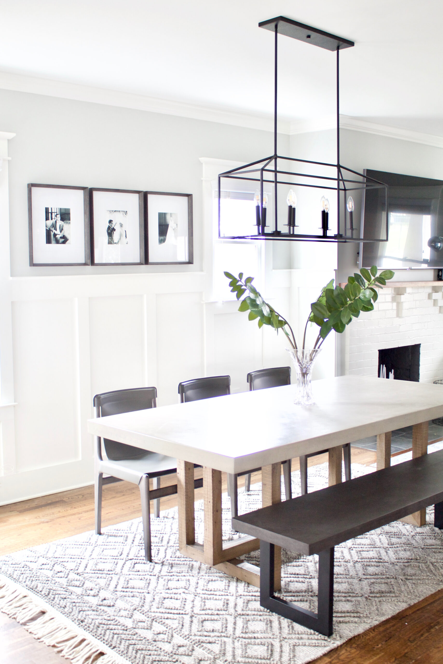 Our #GreenwoodAvenueRemodel project features a contemporary craftsman style eat-in kitchen with an open concept that flows directly into the living room and entry. We updated the space by painting the cabinets white, the walls a light gray, and adding new light fixtures and furnishings. #contemporarycraftsman #PPGTornado #eatinkitchens 